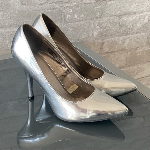 SOLD | Mossimo Elegant Metallic Heels EUC - Picture 2 of 12